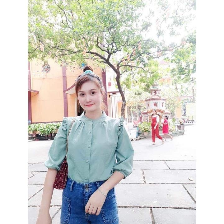 Áo sơ mi nữ công sở thời trang SURI chất liệu đũi xước màu xanh cổ lọ tay lửng.