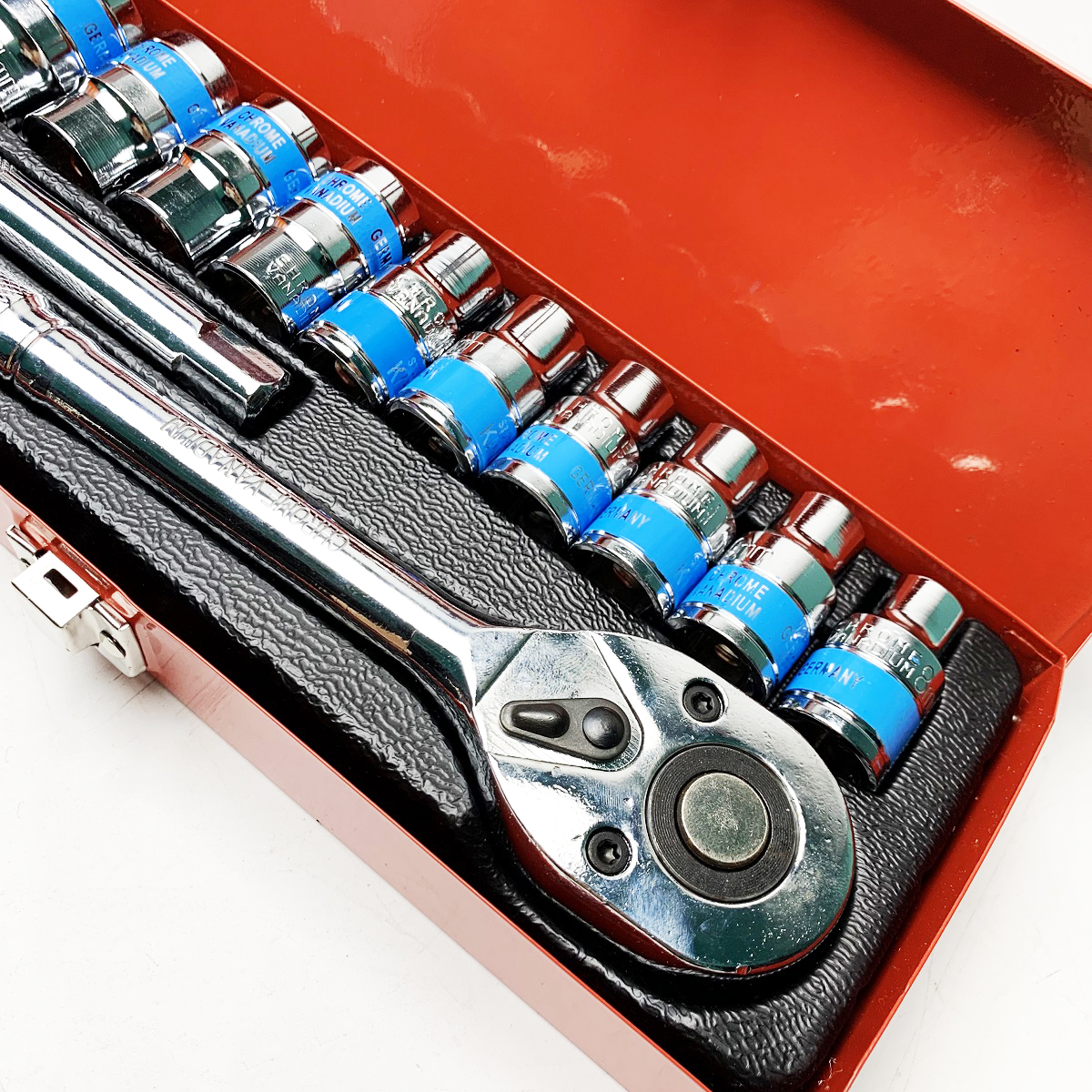 Bộ tuýp 12 chi tiết 1/2" đầu khẩu 8-24mm, cần siết tự động, típ nối 1/2", công tắc đảo chiều