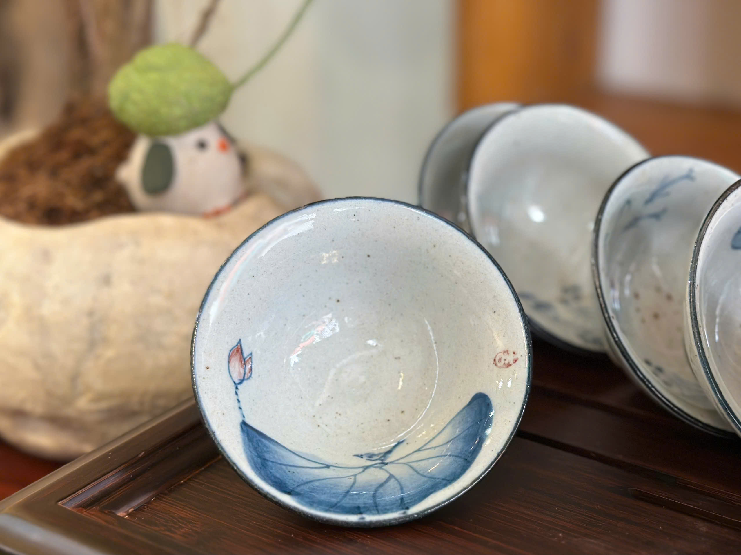 CHÉN NÓN SỨ MEN TRO HỌA TIẾT VẼ TAY - DUNG TÍCH 85ML - conical tea cup