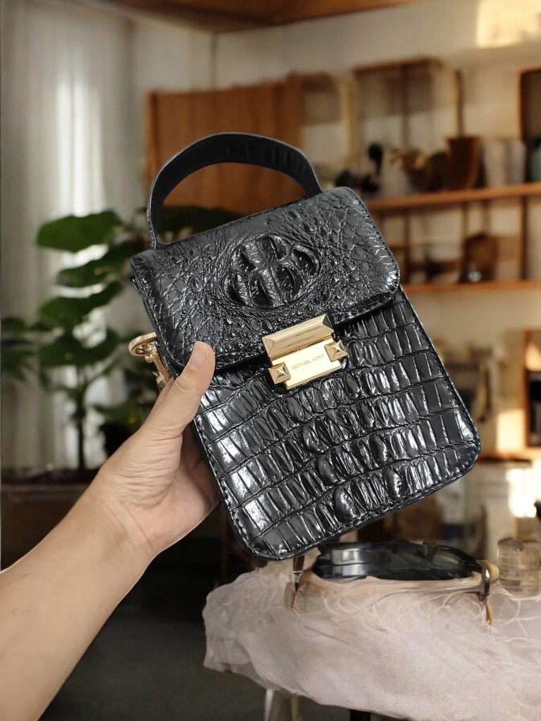 Túi chữ nhật Da cá sấu. Thiết kế đơn giản cho khách thích đổi kiểu!
