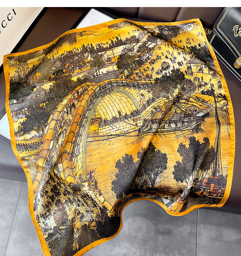 Khăn quàng cổ Vuông vàng họa tiết tranh cổ Lụa satin