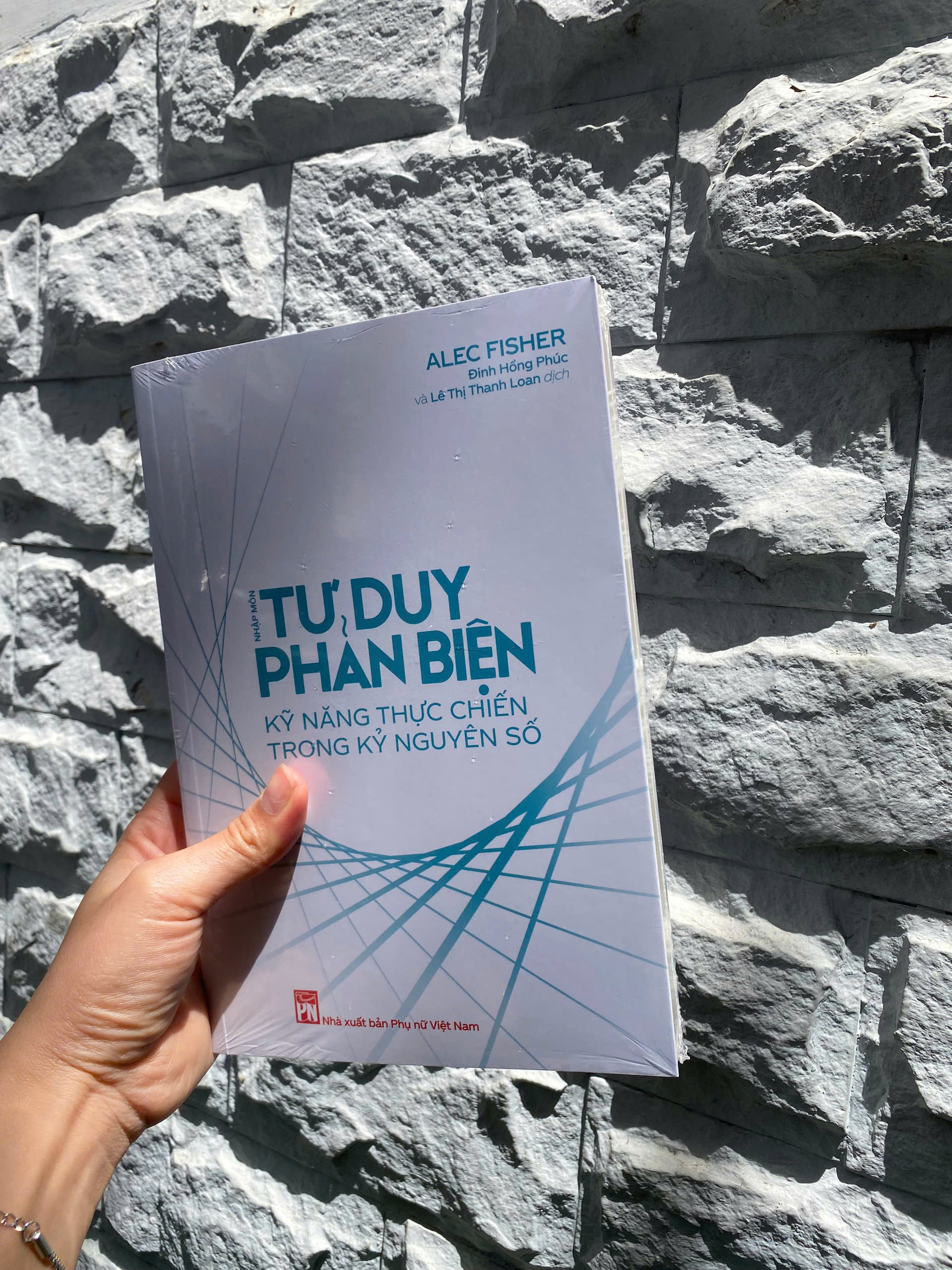 Sách - Tư Duy Phản Biện - Kỹ Năng Thực Chiến Trong Kỷ Nguyên Số (PN)
