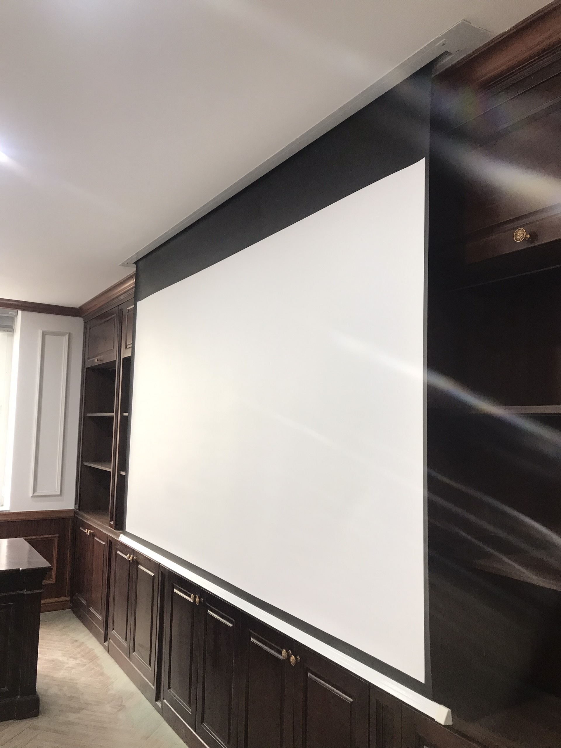 MÀN CHIẾU ĐIỆN ÂM TRẦN NÂNG HẠ TỰ ĐỘNG 100 INCH - 2M03 X 1M52 TỶ LỆ 4:3 HÀNG NHẬP KHẨU