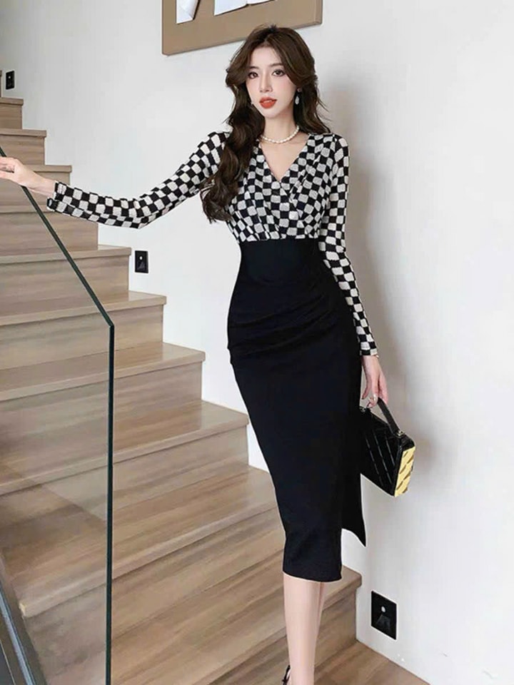 Đầm Body Xẻ Tà Phối Họa Tiết Cổ Đắp Chéo Tay Dài