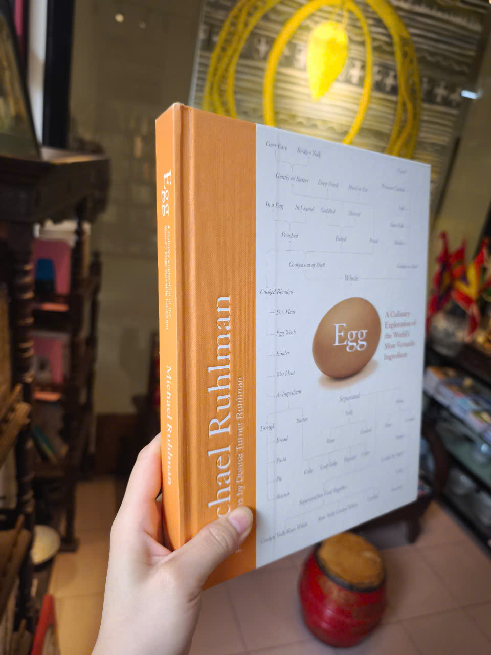 Sách - Egg: A Culinary Exploration of the World's Most Versatile Ingredient by Michael Ruhlman