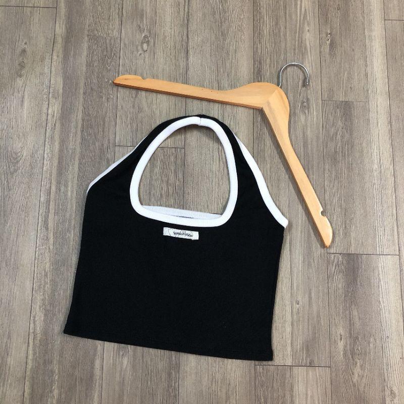 Áo croptop thể thao cổ yếm