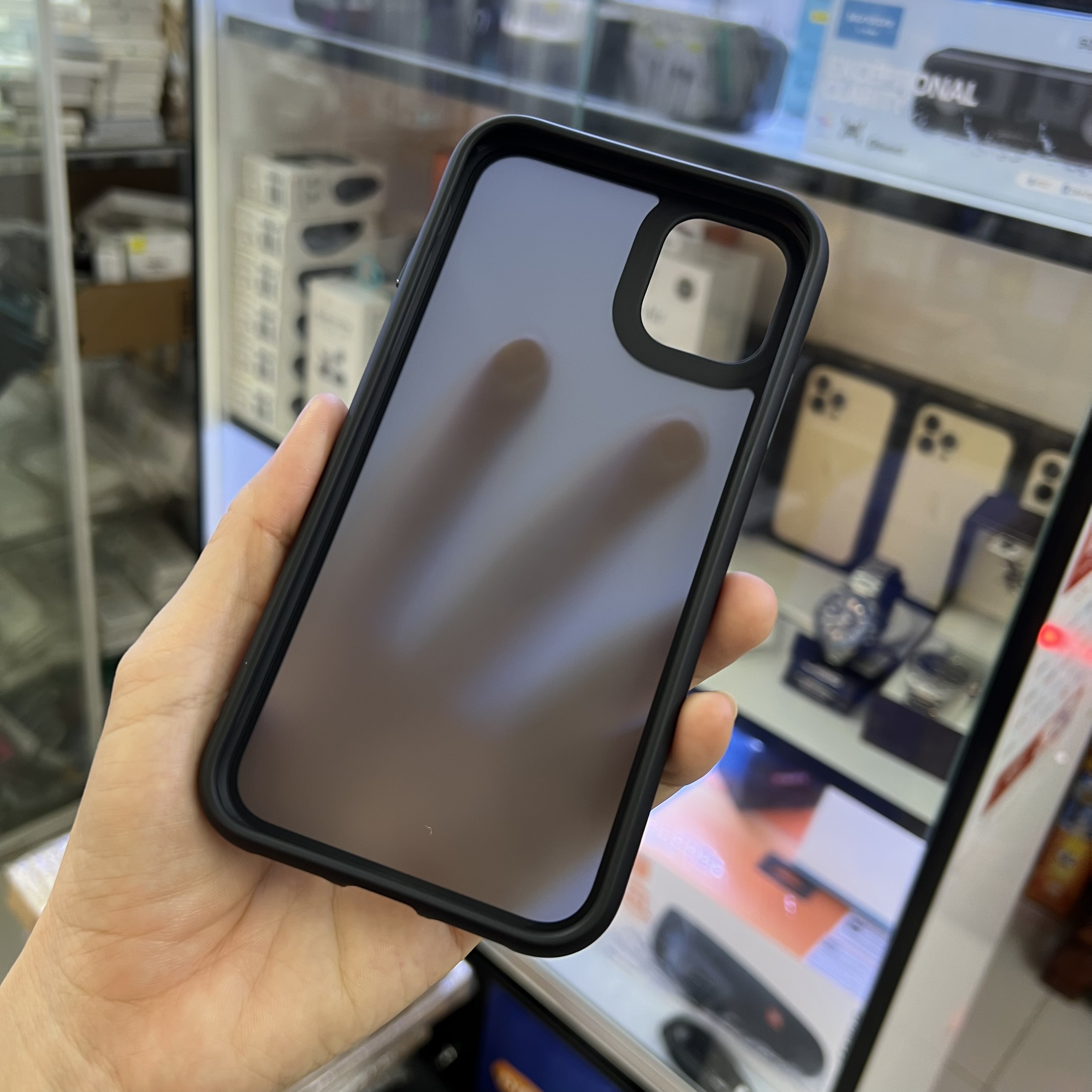 Ốp lưng dành cho iPhone 11 Likgus lưng nhám chống sốc tốt- hàng chính hãng