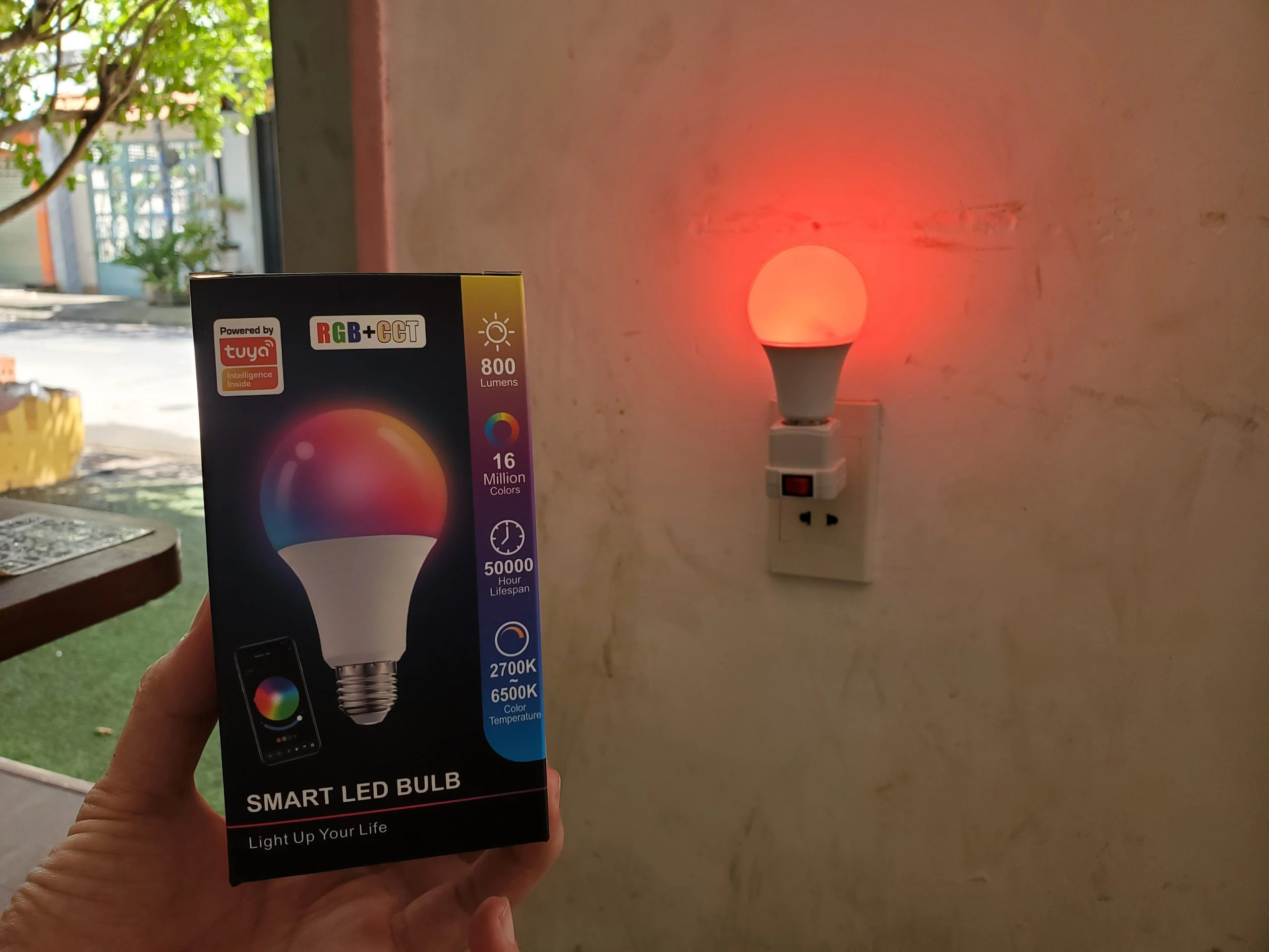 Đèn led đa năng MTMAX MT10A 16 triệu màu sắc quay tiktok giá rẻ đổi màu bằng điều khiển tặng kèm đui đèn