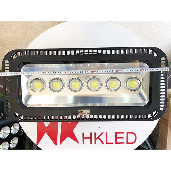 Đèn pha LED ngoài trời HKLED viền mắt lồi 300W