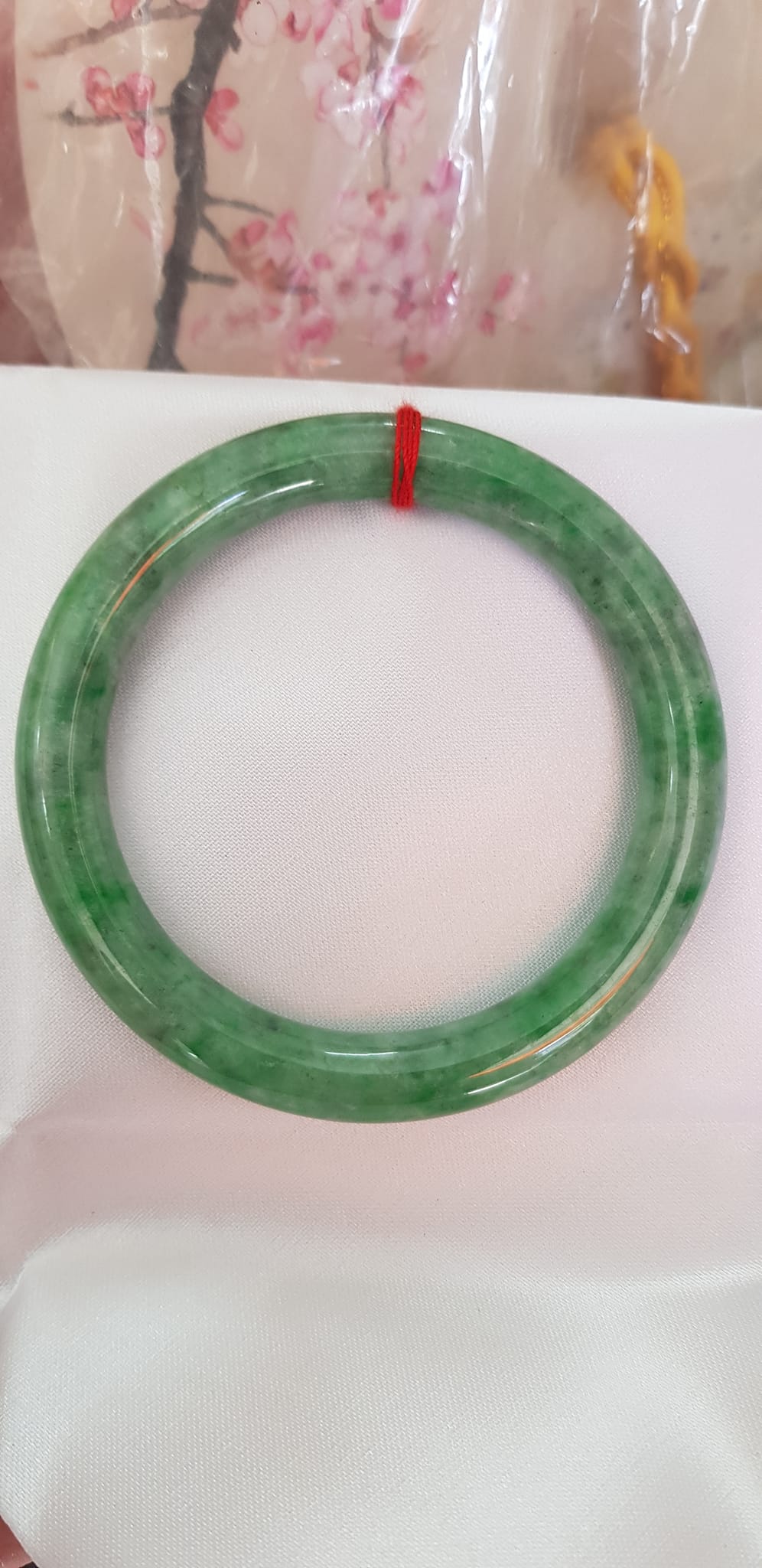 Vòng Cẩm Thạch tự nhiên sịn Đậu Lý I Sao 52mm x chột 8,2mm cao cấp sịn đẹp màu xanh đậu lý bông đều đẹp bóng nữ 52kg - 56kg đeo rất đẹp sang tay món quà tặng Mẹ , người thân ý nghĩa ạ