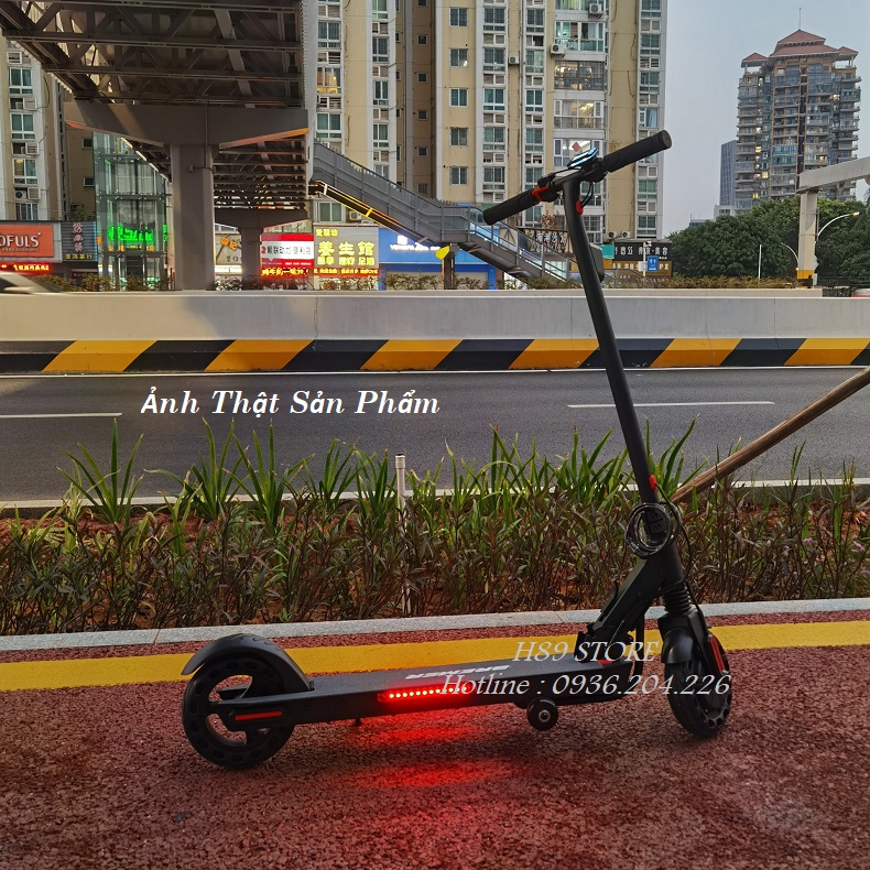  Xe scooter điện Bremer bản Full có bánh phụ, lốp đặc tổ ong 8.0 inch có giảm sóc đi 20km phiên bản pin 36v, sạc nhanh 2A, màn hình LCD kỹ thuật số