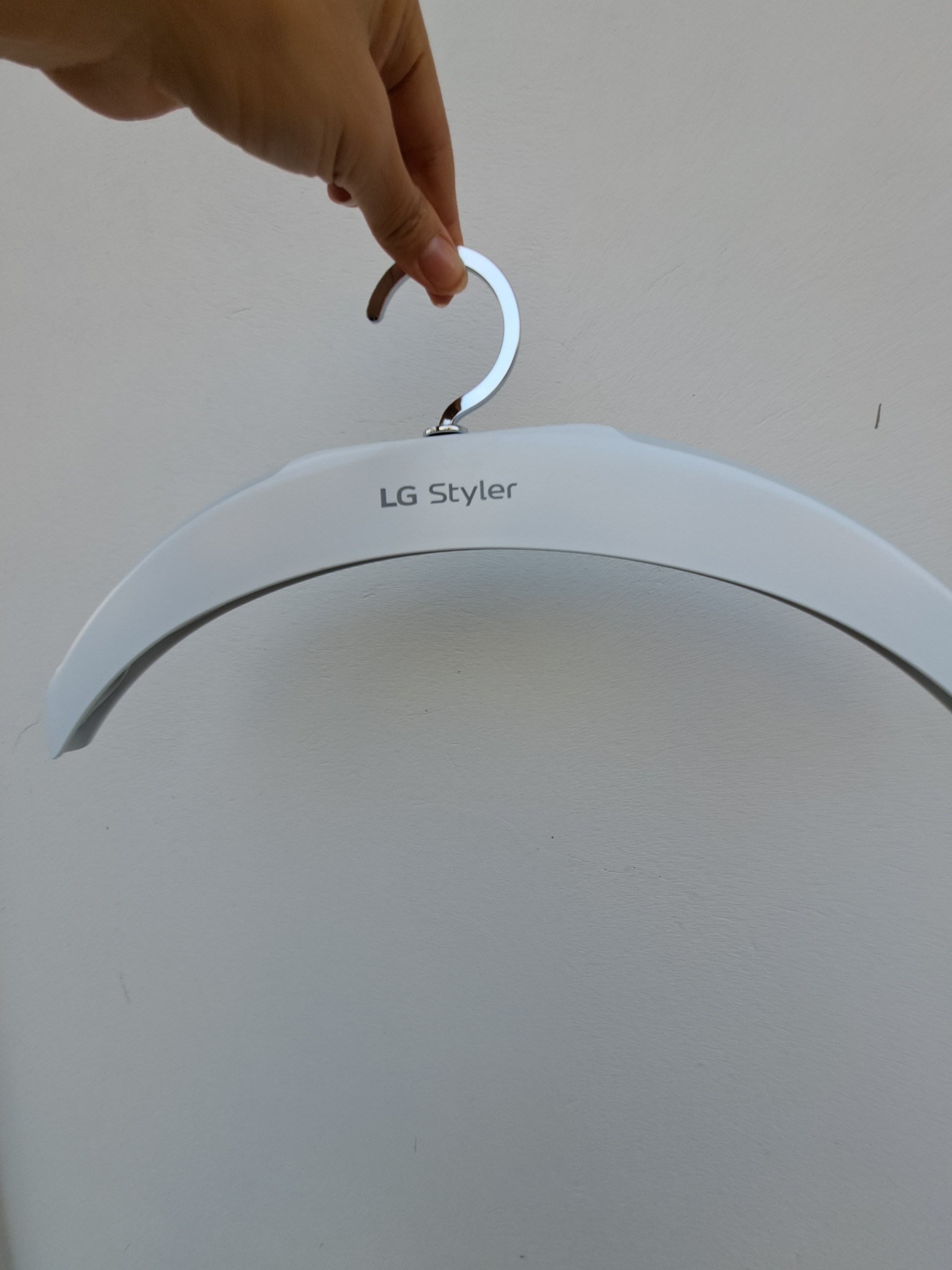 Mắc áo dáng tròn dùng cho tủ LG Styler (Linh kiện/Phụ kiện_Package Assembly - AGF79600809)