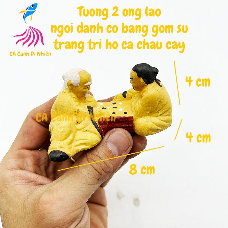 Tượng 2 ông lão ngồi đánh cờ trang trí hồ cá bằng gốm sứ vàng 8x4x4 cm BTP1-3