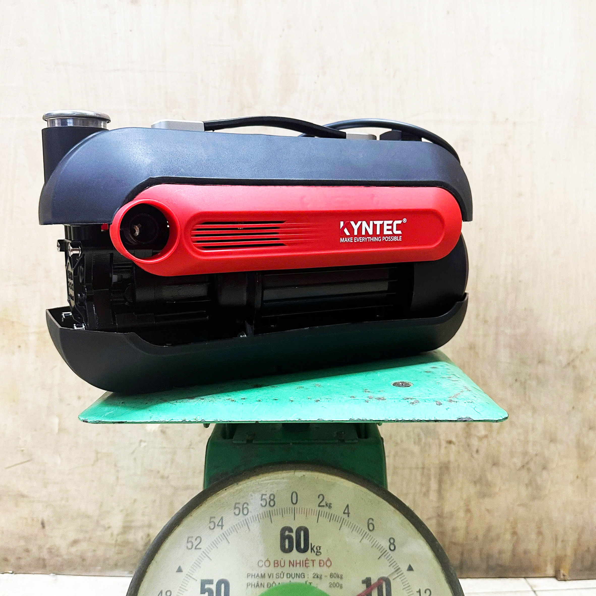 Máy rửa xe áp lực cao nhập khẩu chính hãng Kynko Kyntec KTW - 10 siêu bền