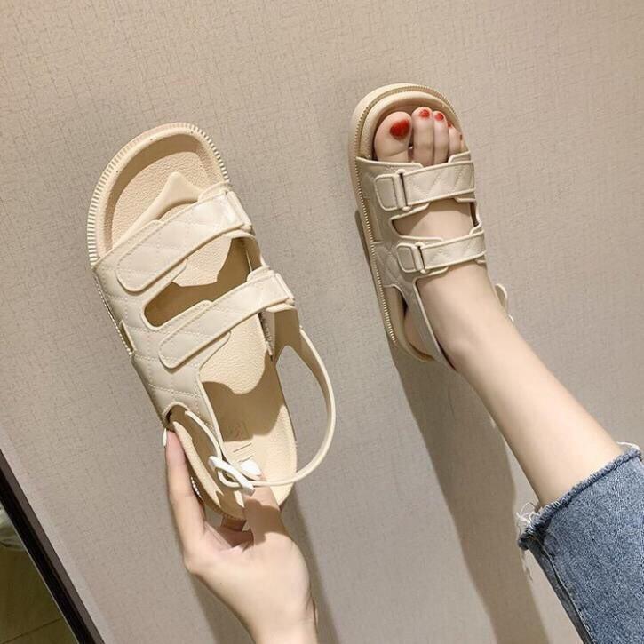 Sandal nhựa đi mưa