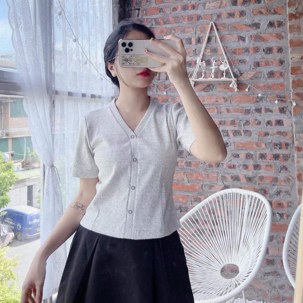 Áo thun nữ gân tăm tay ngắn cổ tim MADELA có Bigsize , chất liệu thun tăm mềm mịn thoáng mát , kiểu dáng basic dễ phối đồi ,áo có nhiều màu và size để lựa chọn- AT02