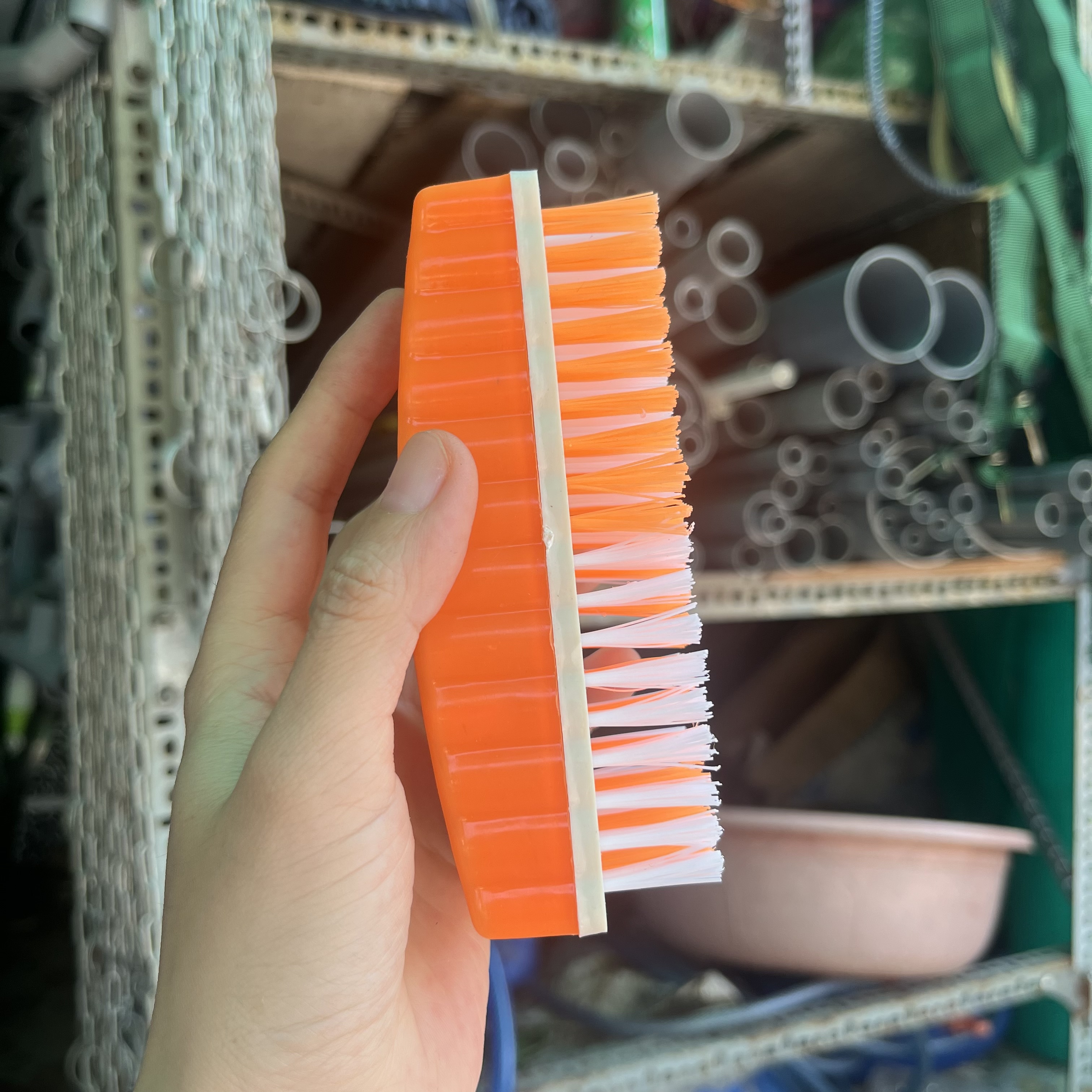 Bàn chải nhựa chà chân, chà quần áo, chà sàn...