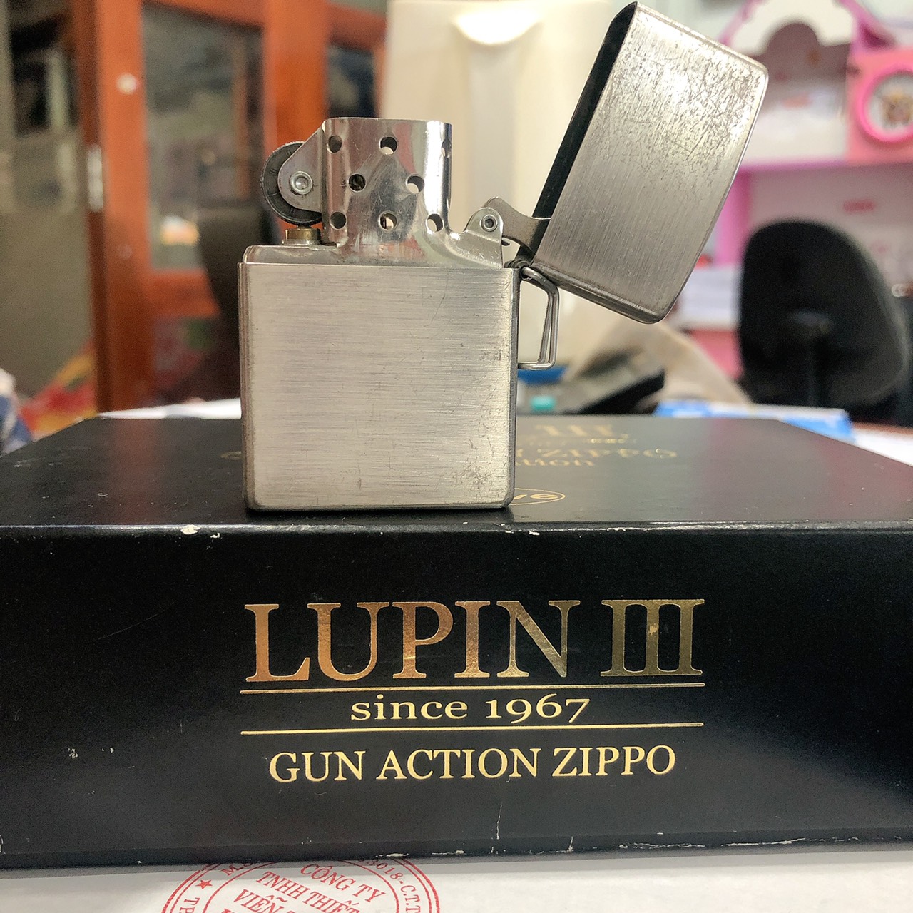 Bật lửa Ziippo Mỹ Lunpin III, lacke bạc, khắc ăn mòn full nắp Mercedes Benz bản giới hạn, kèm phụ kiện