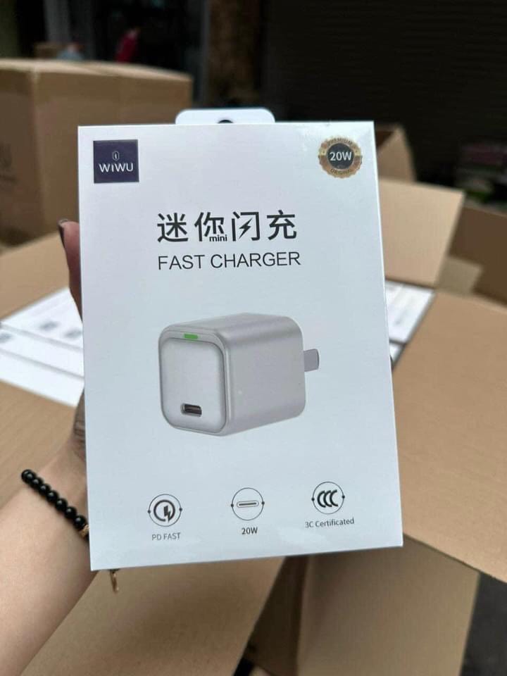 Củ Wiwu Fast Charger P016 cho mọi loại Smart Phone cao cấp trên thị trường có tích hợp sạc nhanh 20W - Hàng chính hãng