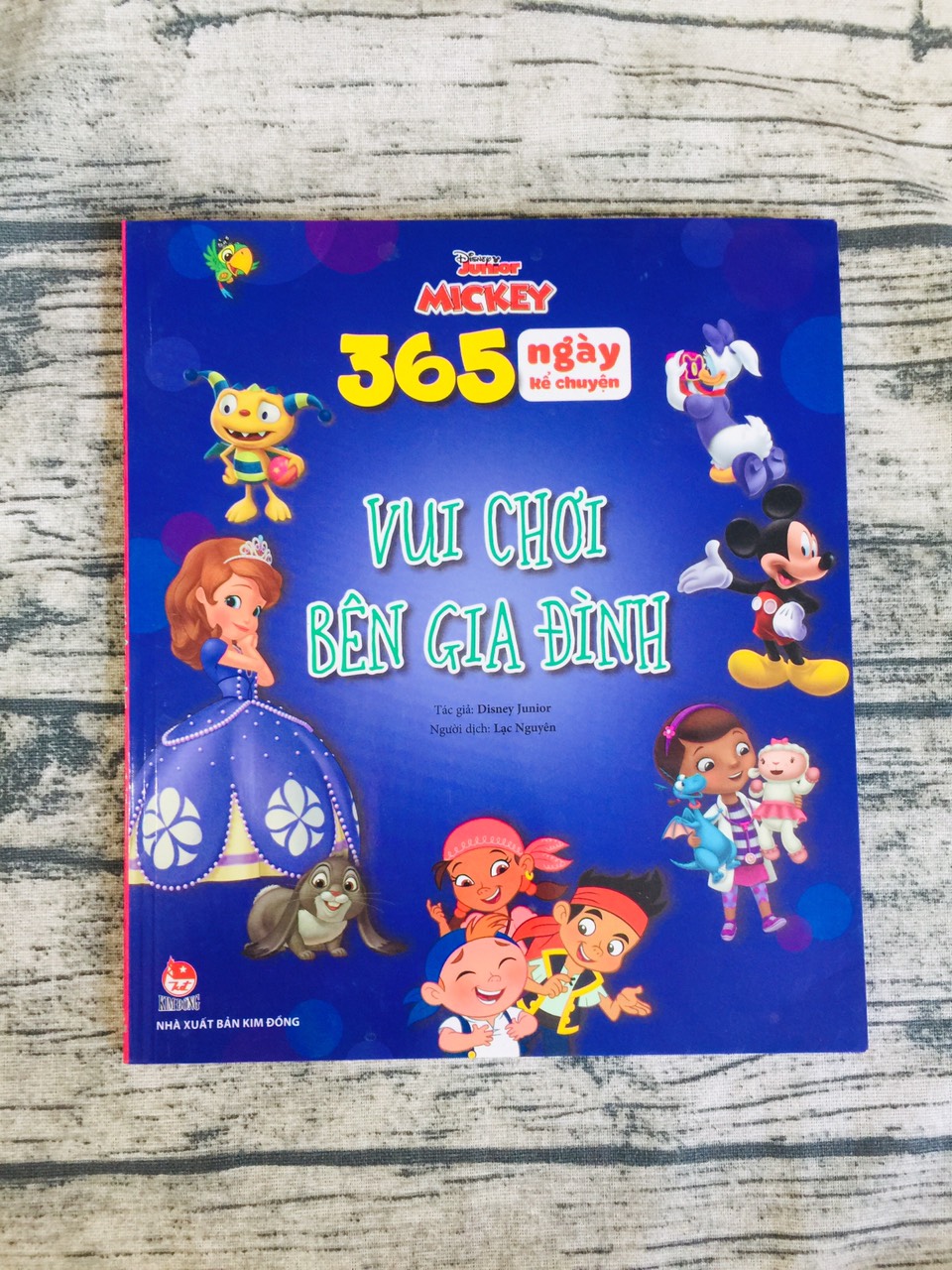 365 Ngày Kể Chuyện: Vui Chơi Bên Gia Đình