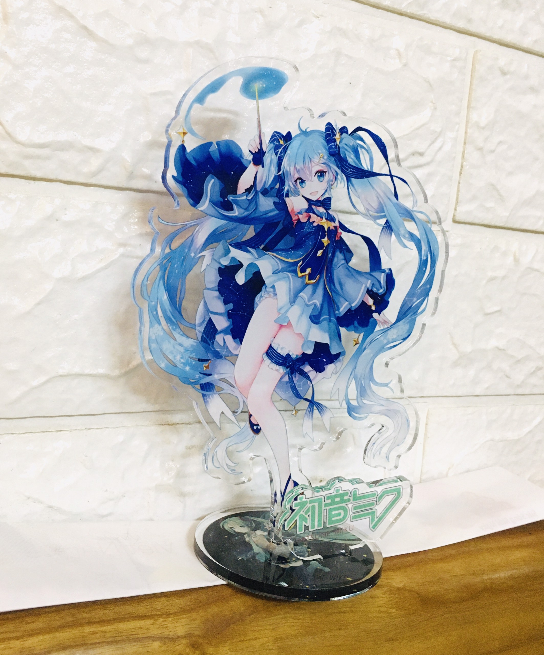 Standee tượng mica trong Hatsune Miku