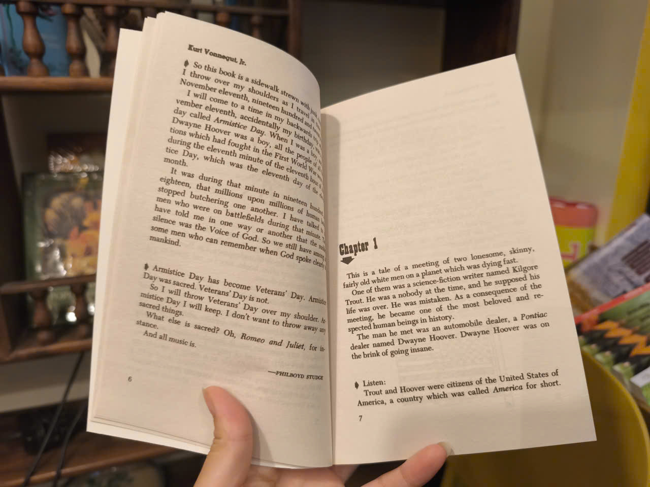 Sách - Breakfast of Champions by Kurt Vonnegut | Vintage Classic Science Fiction English Book
