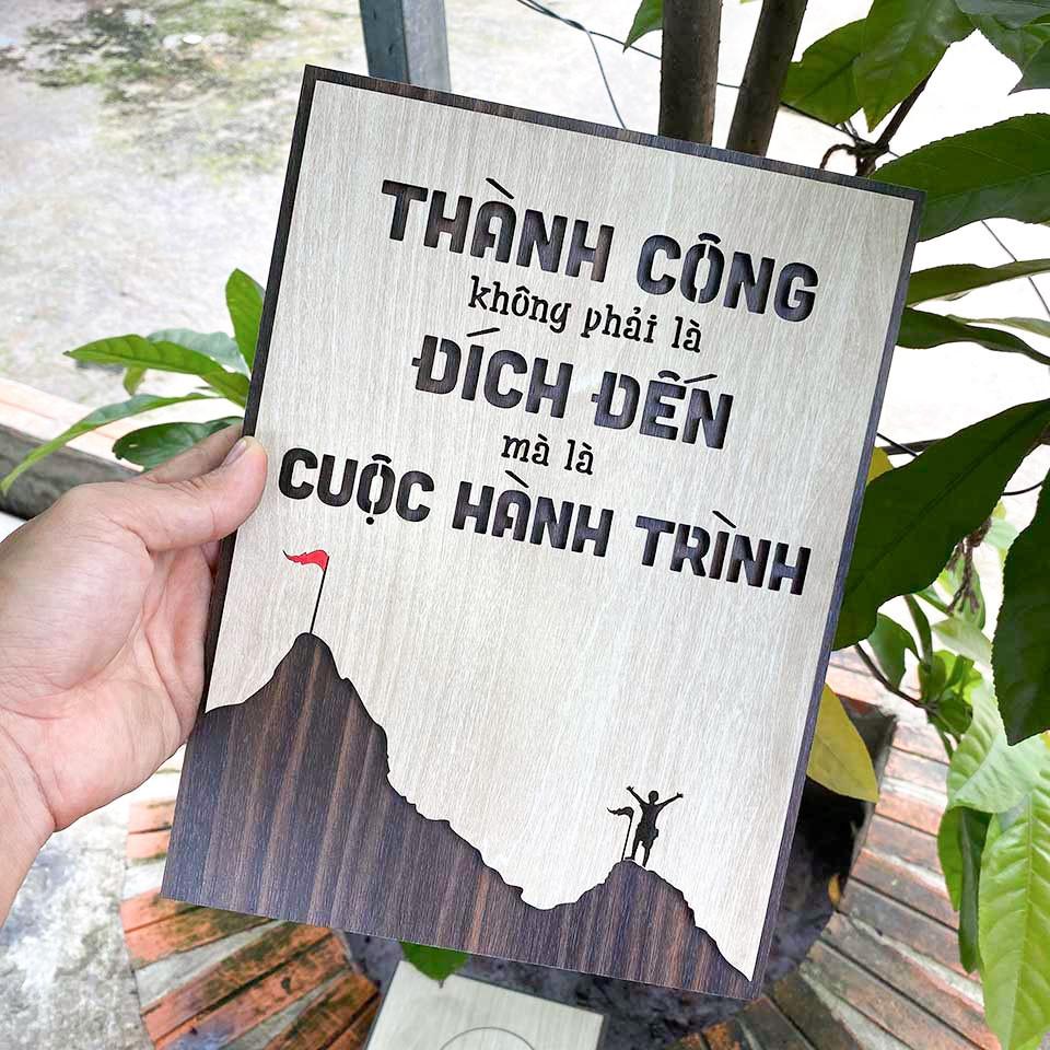 Tranh tạo động lực gỗ TBIG068 - Thành công không phải là đích đến mà là cuộc hành trình