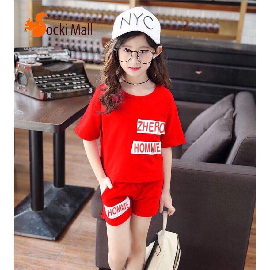 Bộ quần áo bé gái trễ vai, đắp chữ HOMME, chất cotton mát mẻ, thoải mái.