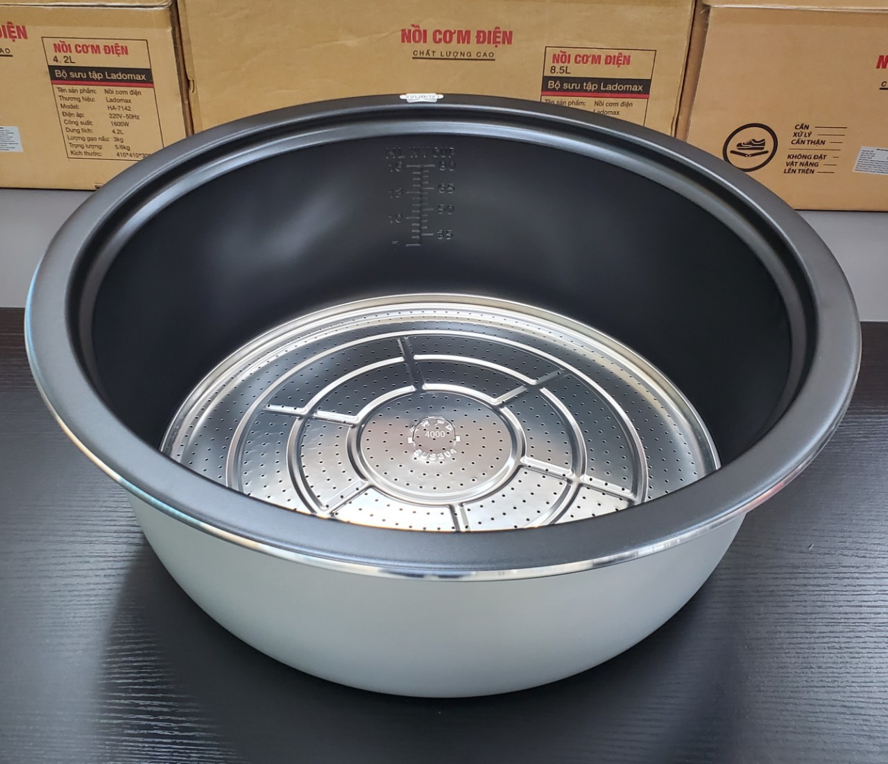 Nồi cơm công nghiệp chuyên quán 5.6L Ladomax có vỉ inox chống cơm cháy, mâm nhiệt oxi hóa cứng chống teo-Hàng chính hãng