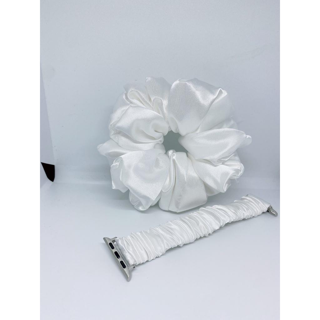 Combo dây đồng hồ apple watch và scrunchies dây cột tóc, buộc tóc vải satin lụa TRẮNG Noel