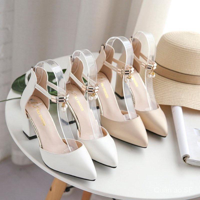 【Quần áo SF】New Toe Cap Sandals Women's Mid Heel Fresh Pointed Toe High Heels Small Size Buckle Women's Chunky Heels