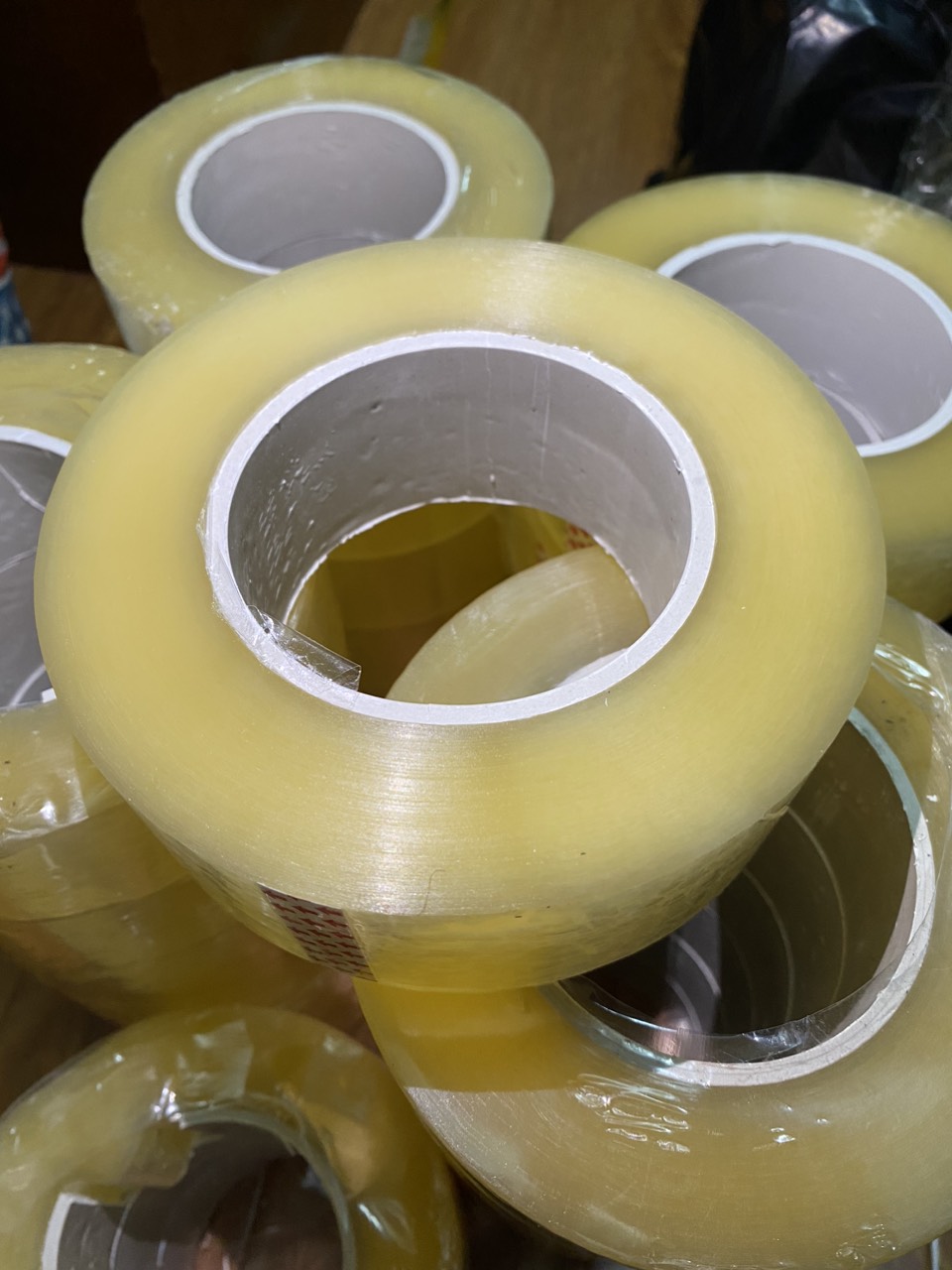 Băng Dính Trong 0.5KG Siêu Dính Lõi Nhựa Siêu Mỏng