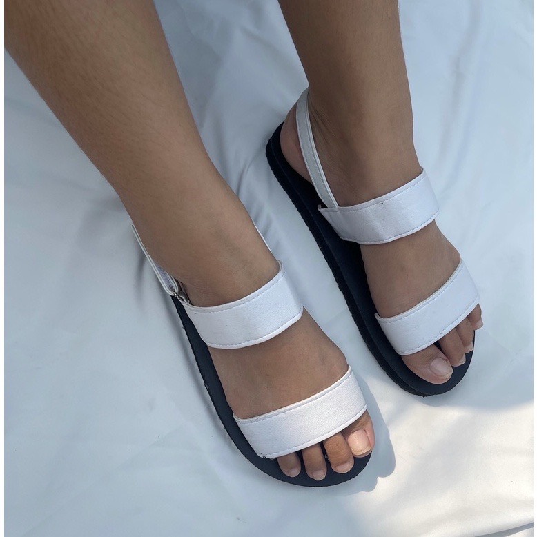 Dép sandal Nữ quai da mềm Đế bệt Cao Su ôm chân LYNA Sandal - Đế đen quai trắng