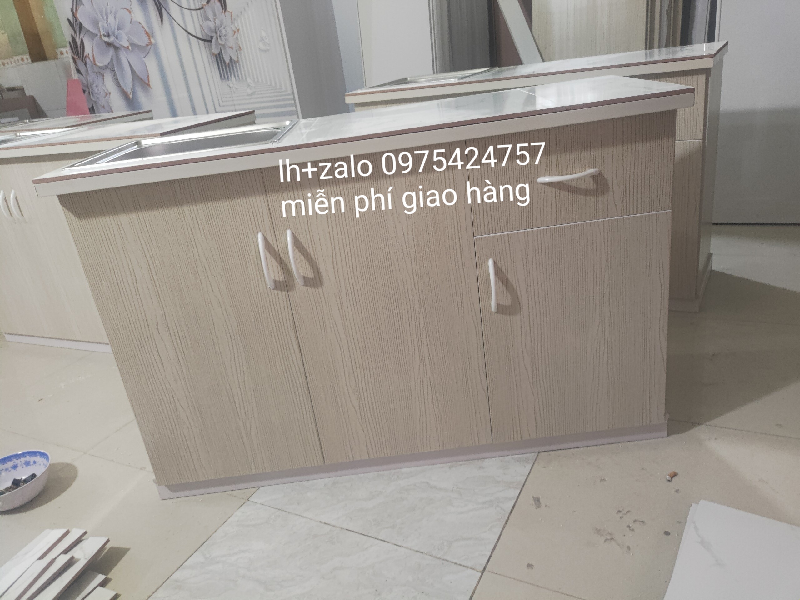 Tủ bếp mini có bồn rửa mặt dán gạch
