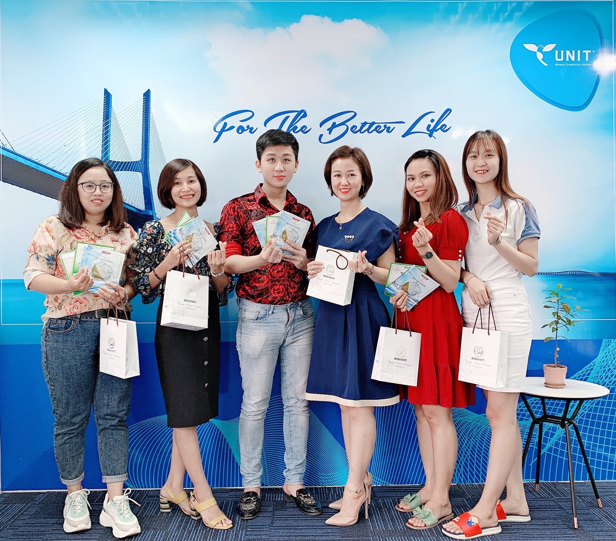 HỘP 10 MIẾNG MẶT NẠ CHIẾT XUẤT TỪ DỪA