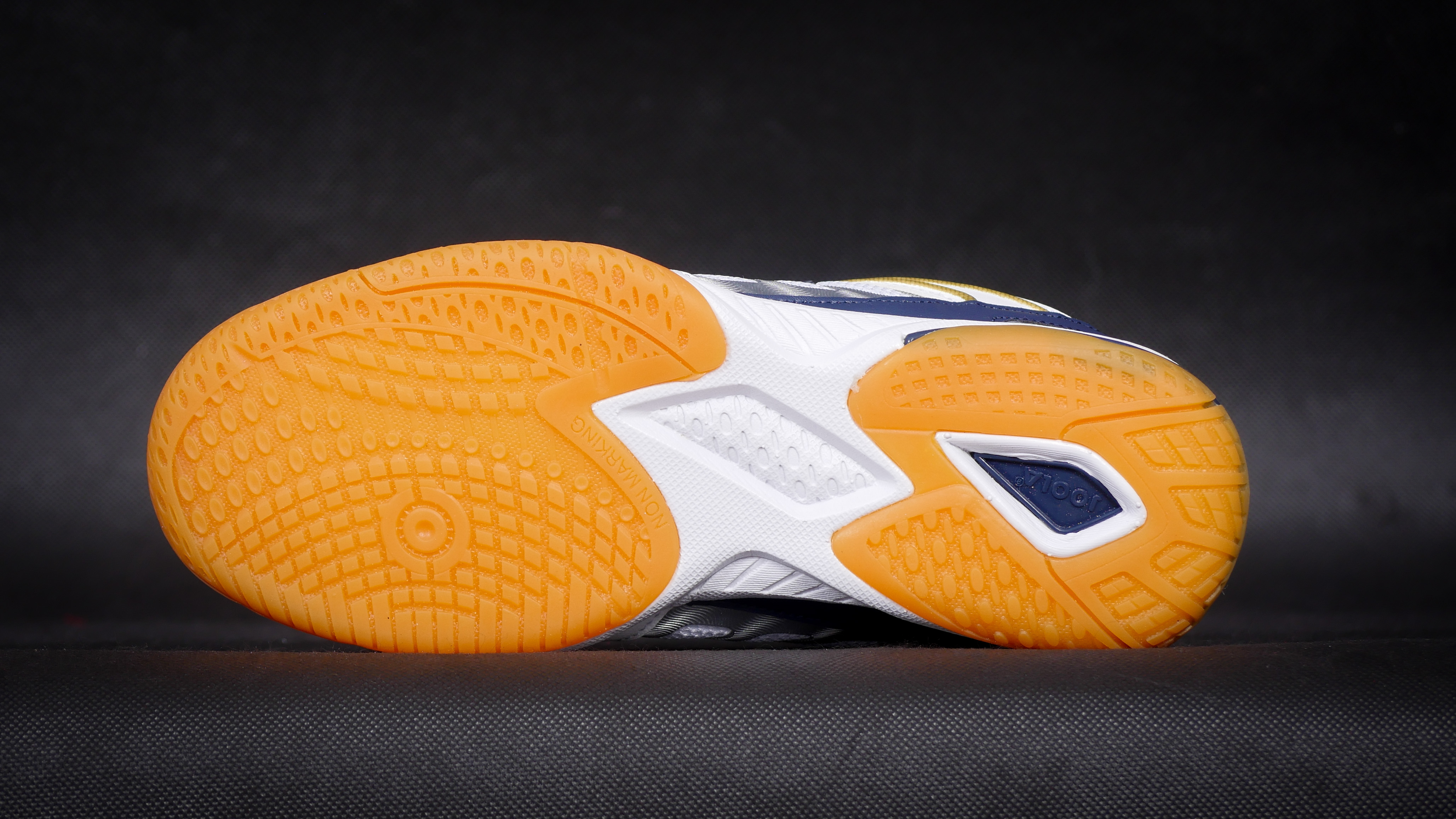 Giày Bóng Bàn Cao Cấp 0104 - Mẫu Mới Nhất 2021- Thương Hiệu Đến Từ