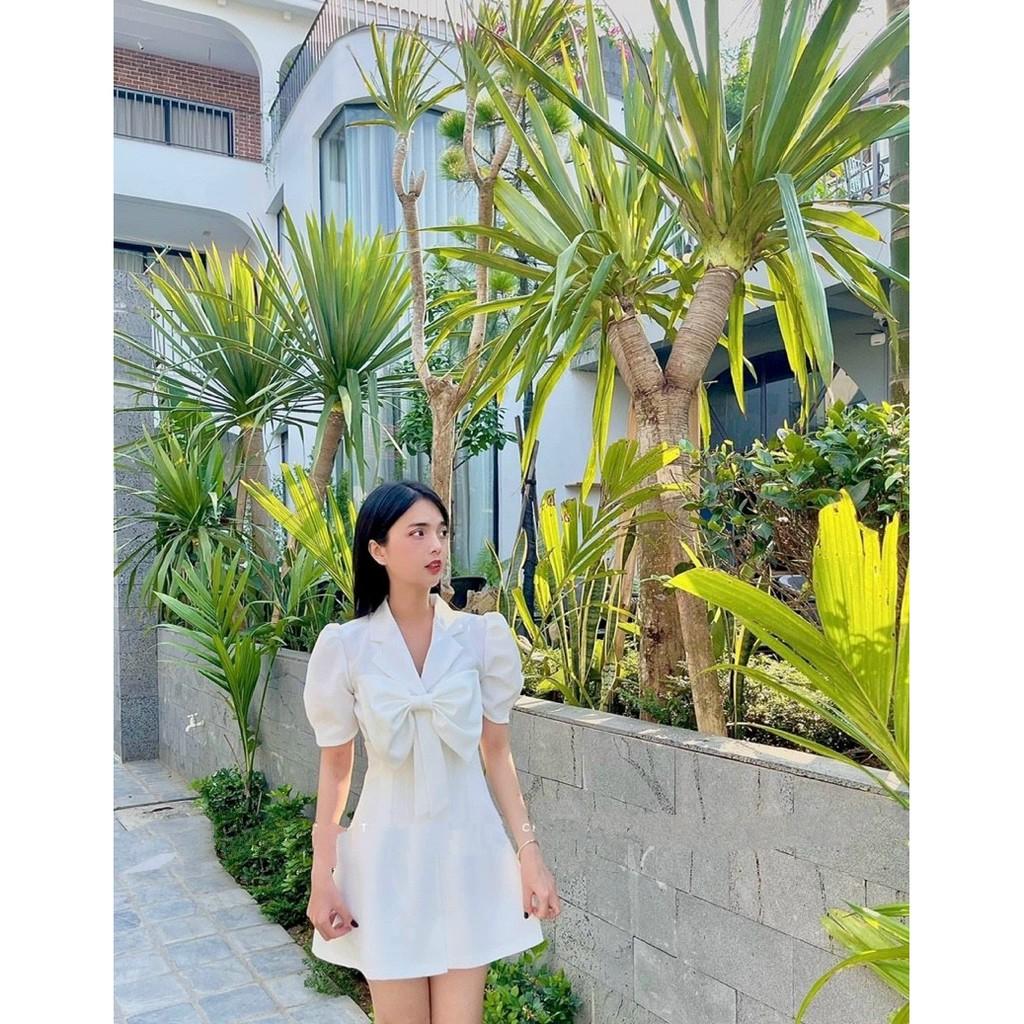 Đầm trắng cổ vest nơ ngực