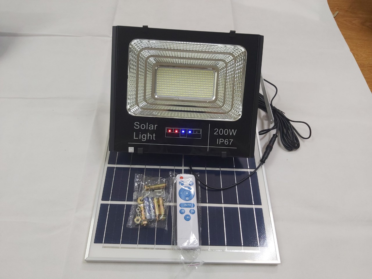 Đèn pha led năng lượng mặt trời DK308 50W