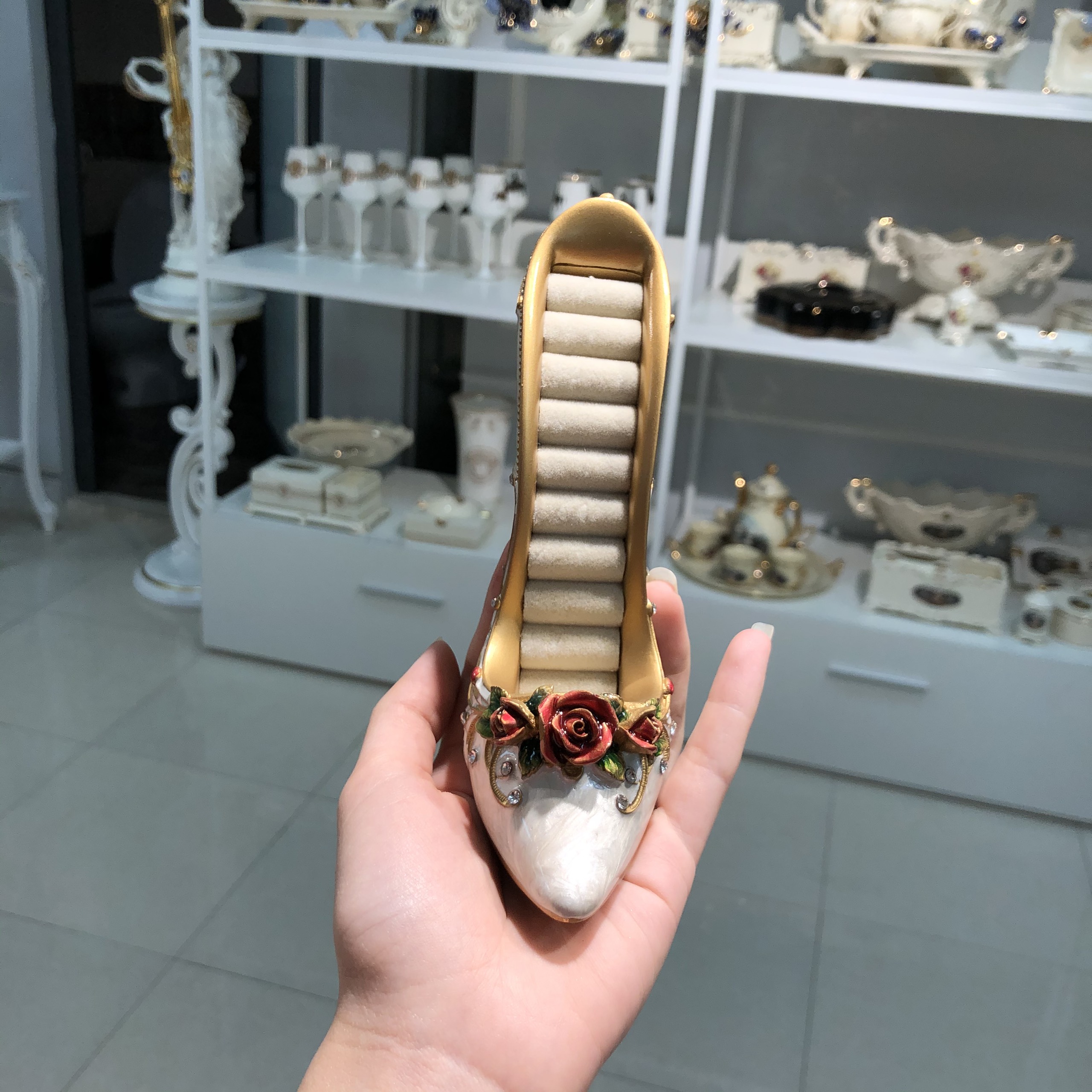 Giày đựng nhẫn - Giày trang trí - Giày đựng trang sức - Giày đựng trang sức tân cổ điển- Giày để nhẫn HD4 Chất liệu hợp kim phủ bóng sứ