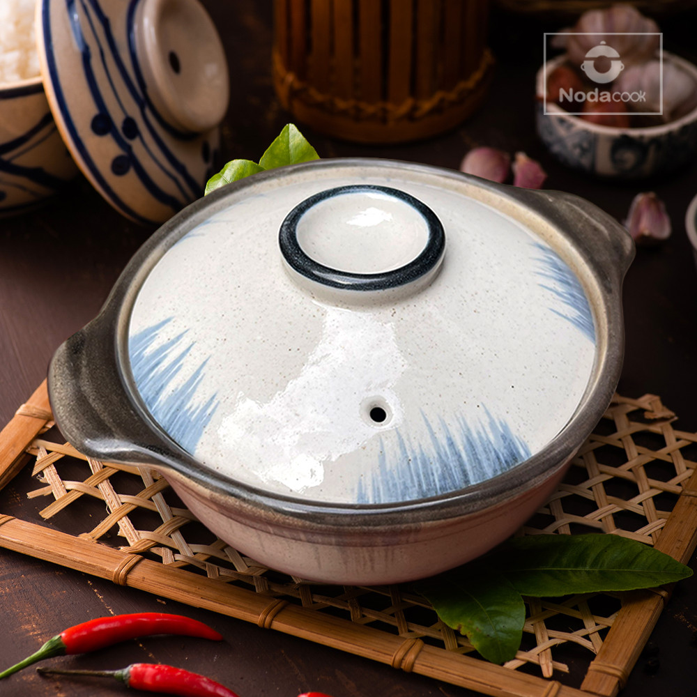Nồi đất vẽ thủ công hoạ tiết nghệ thuật men sứ tranh tràm - 700ml - 1200ml NodaCook - Nắp vẽ nét phẩy bút - 700 ml