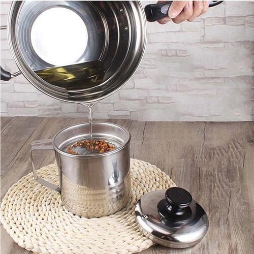 Ca Lọc Dầu Ăn Inox Hiện Đại - Lọc Cặn Mỡ Tiện Lợi - Tặng Kèm 1 Khăn Lau Bếp Siêu Mềm Mịn - Free Ship Toàn Quốc