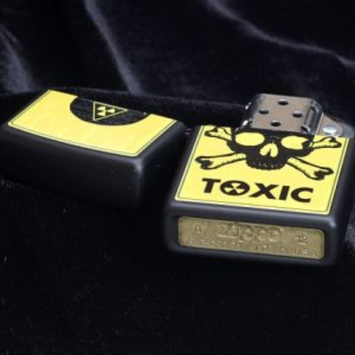 Bật Lửa Zippo Toxic Skull And Crossbones Black Matte Chính Hãng Usa