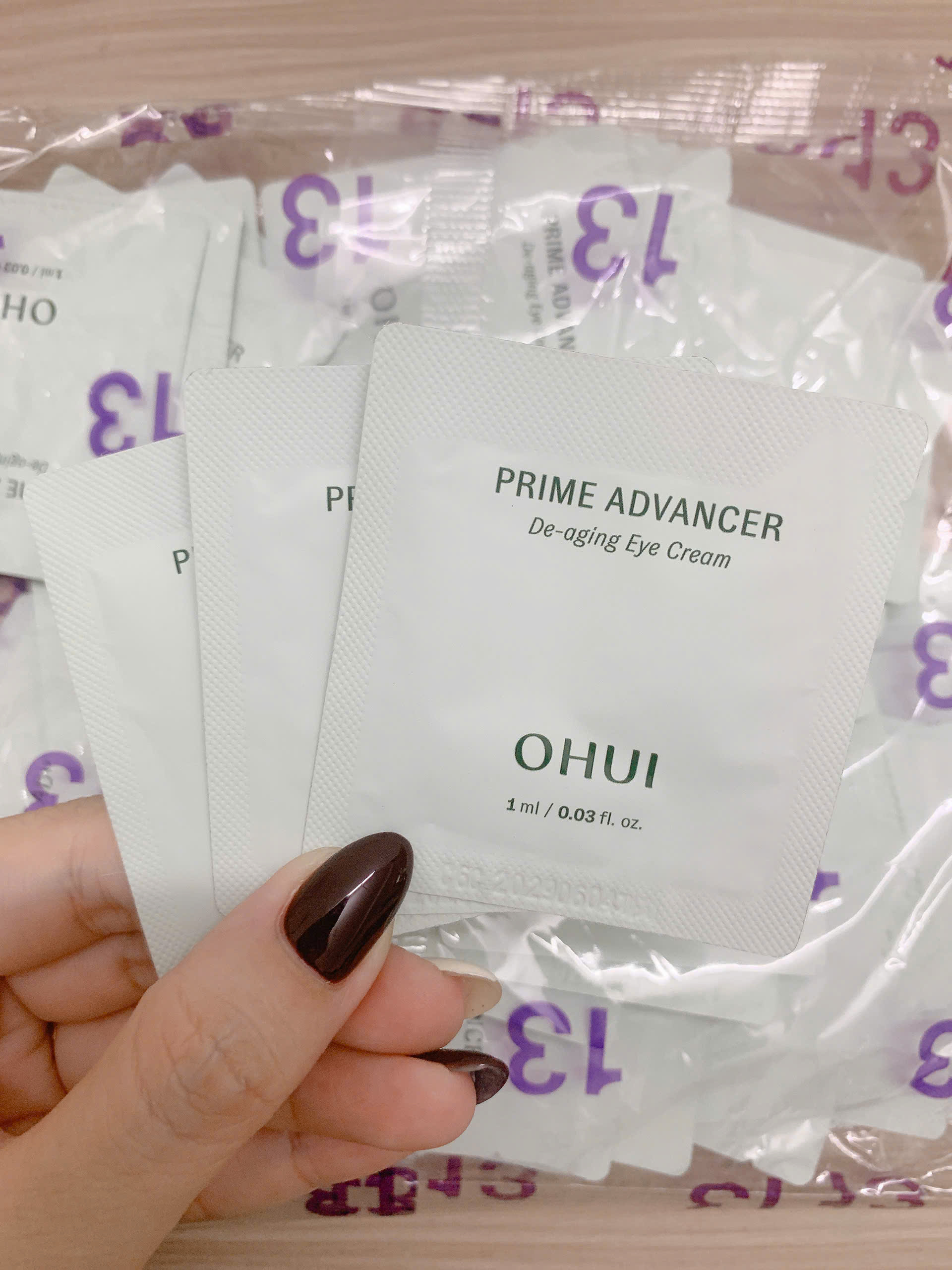 Combo 30 gói Kem dưỡng ngừa nếp nhăn vùng mắt OHUI Prime Advancer Eye Cream 1ml