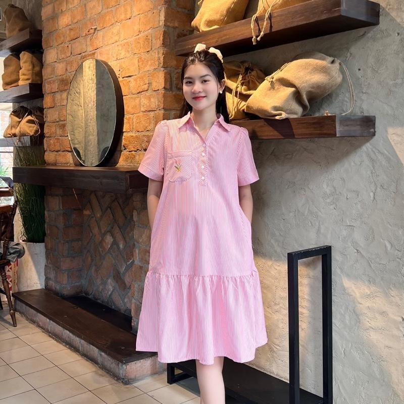 Đầm Bầu Công Sở Cổ Sơ Mi Phối Túi Thêu Phom Đuôi Cá Dễ Thương - Xanh sọc