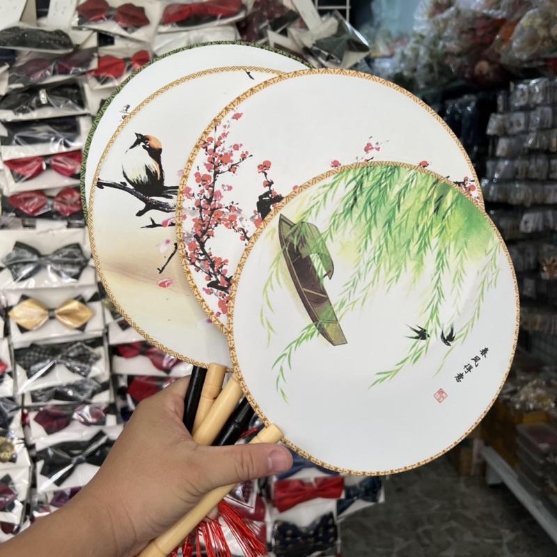 Quạt vải tròn in hình chụp ảnh cổ trang có tua rua Giangpkc