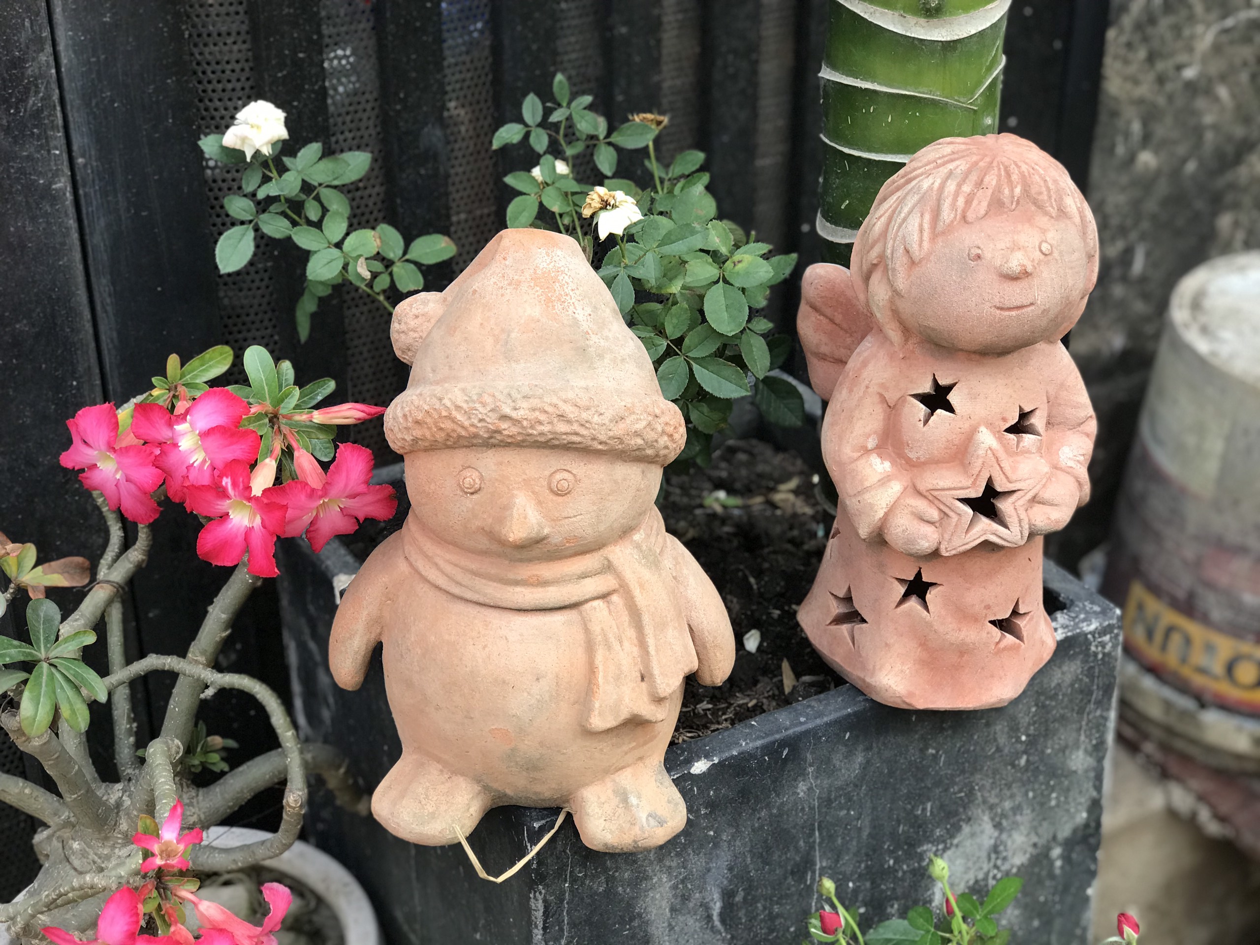 TƯỢNG CHÚ BÉ TUYẾT GỐM ĐẤT NUNG TRANG TRÍ
