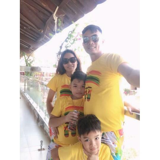 bộ đi biển gia đình màu vàng