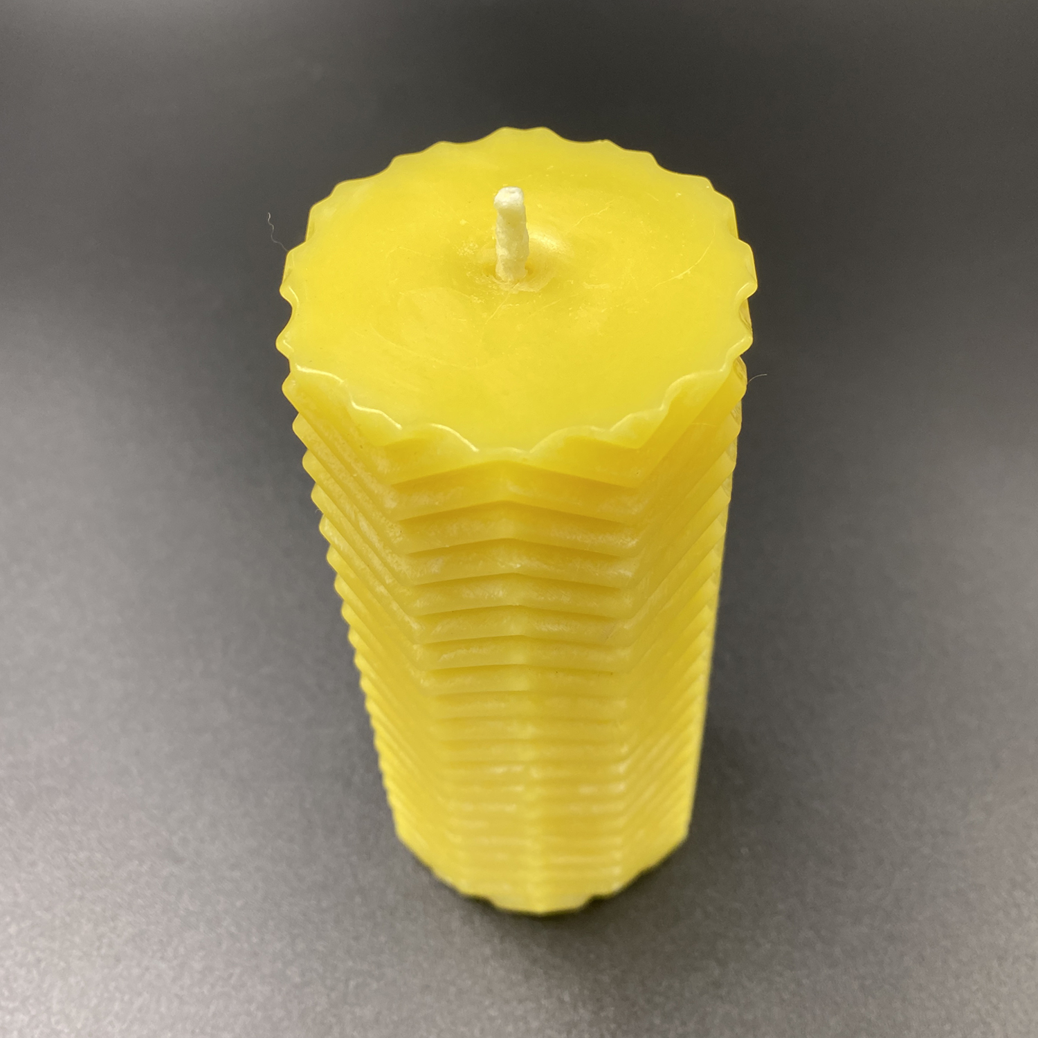Nến Sáp Ong 59 Giờ Kèm Dĩa Gỗ Dừa 10cm : Khử Mùi Hôi Phòng, Làm Sạch Không Khí, Thơm Nhẹ Mùi Mật Ong - HÀNG CHÍNH HÃNG