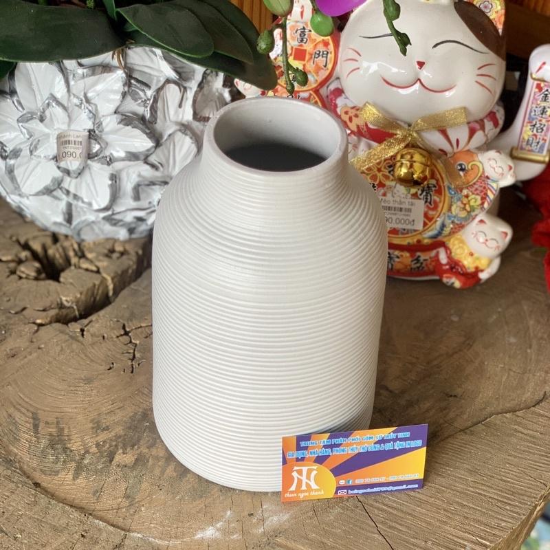 Bình hoa gốm sứ cao cấp.