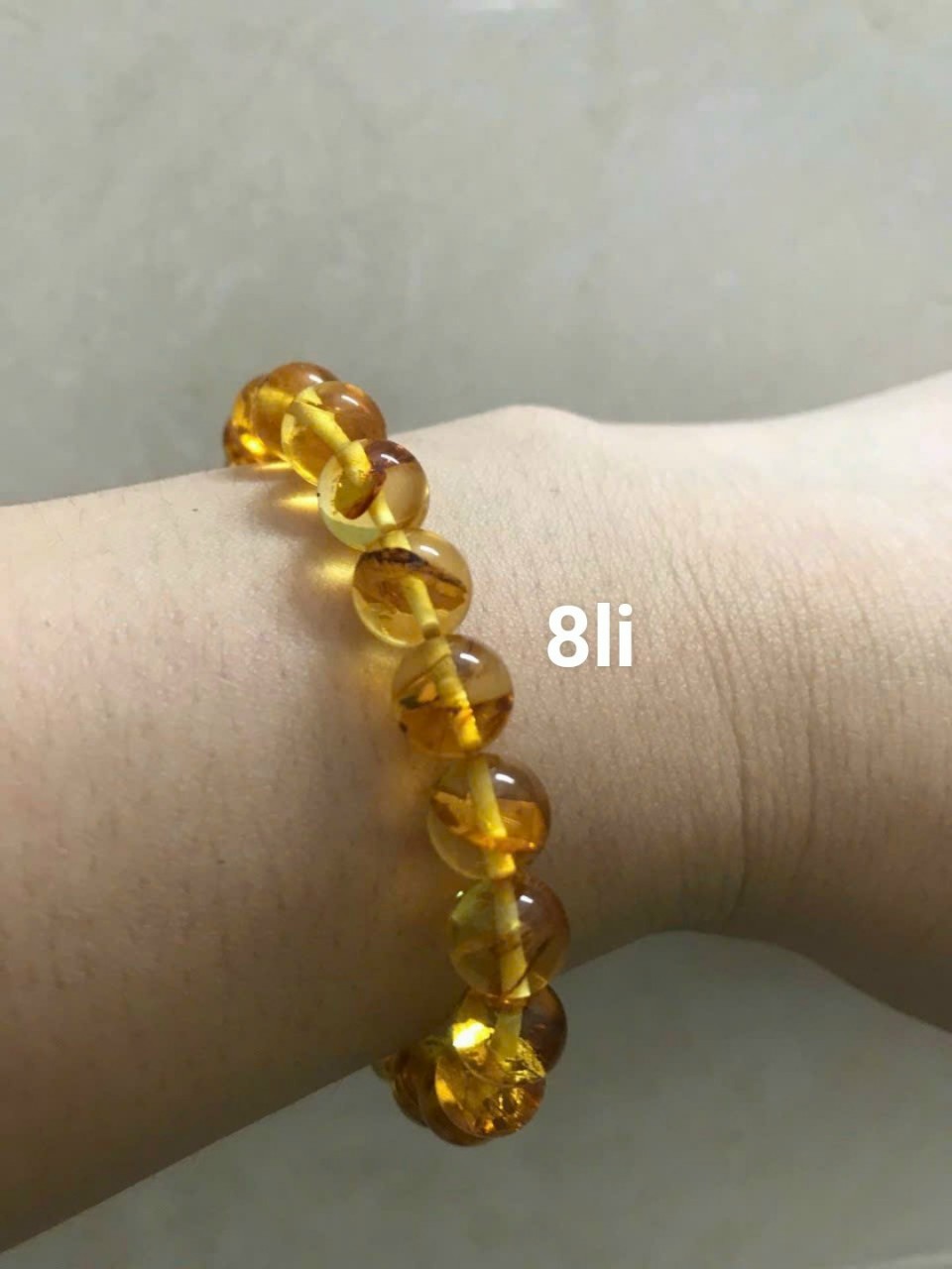 Vòng đeo Tay Nữ Hổ Phách Vàng sịn đẹp size hạt 8mm hợp Nữ mệnh Kim mệnh Thổ mệnh Thủy ạ